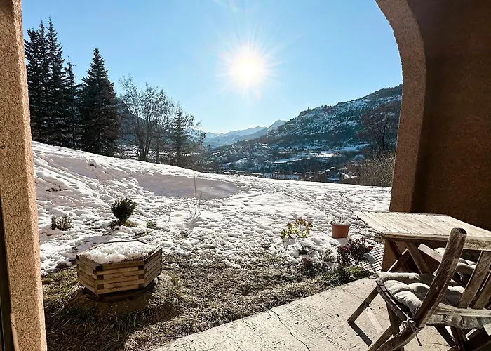 Appartement Tres Calme 2 Chambres Avec Parking Et Jardin Prive Sur Les Hauteurs De Briancon