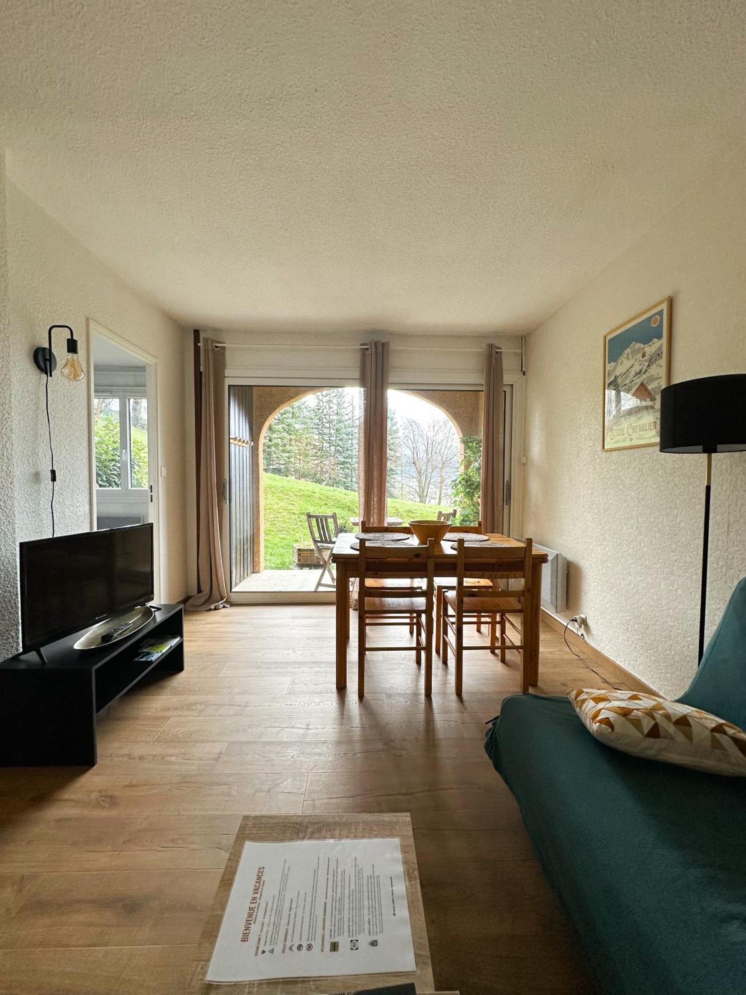 Apartment Tres Calme 2 Avec Parking Et Jardin Prive Sur Les Hauteurs De Briancon (Hautes-Alpes)