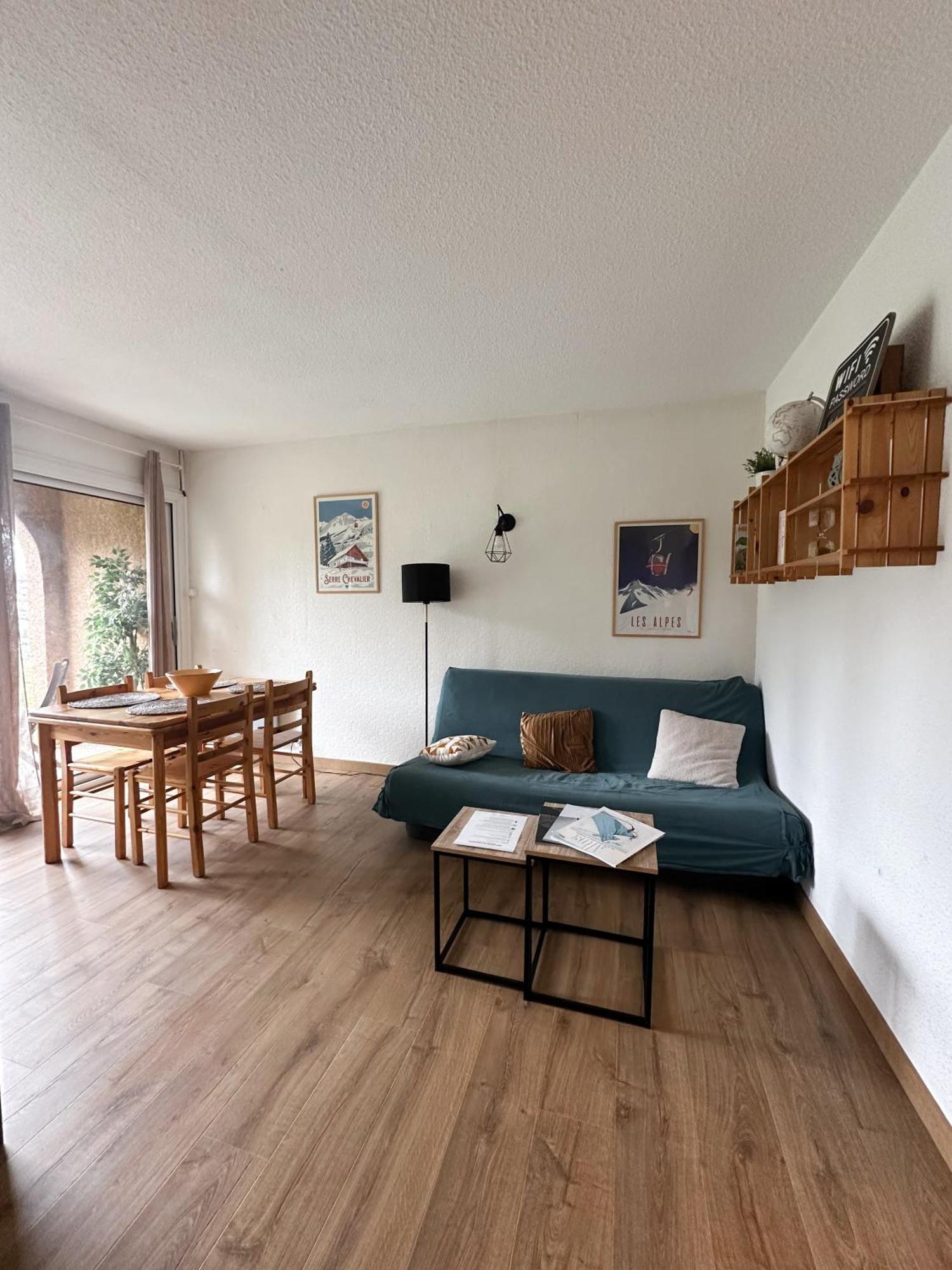 Apartment Tres Calme 2 Avec Parking Et Jardin Prive Sur Les Hauteurs De