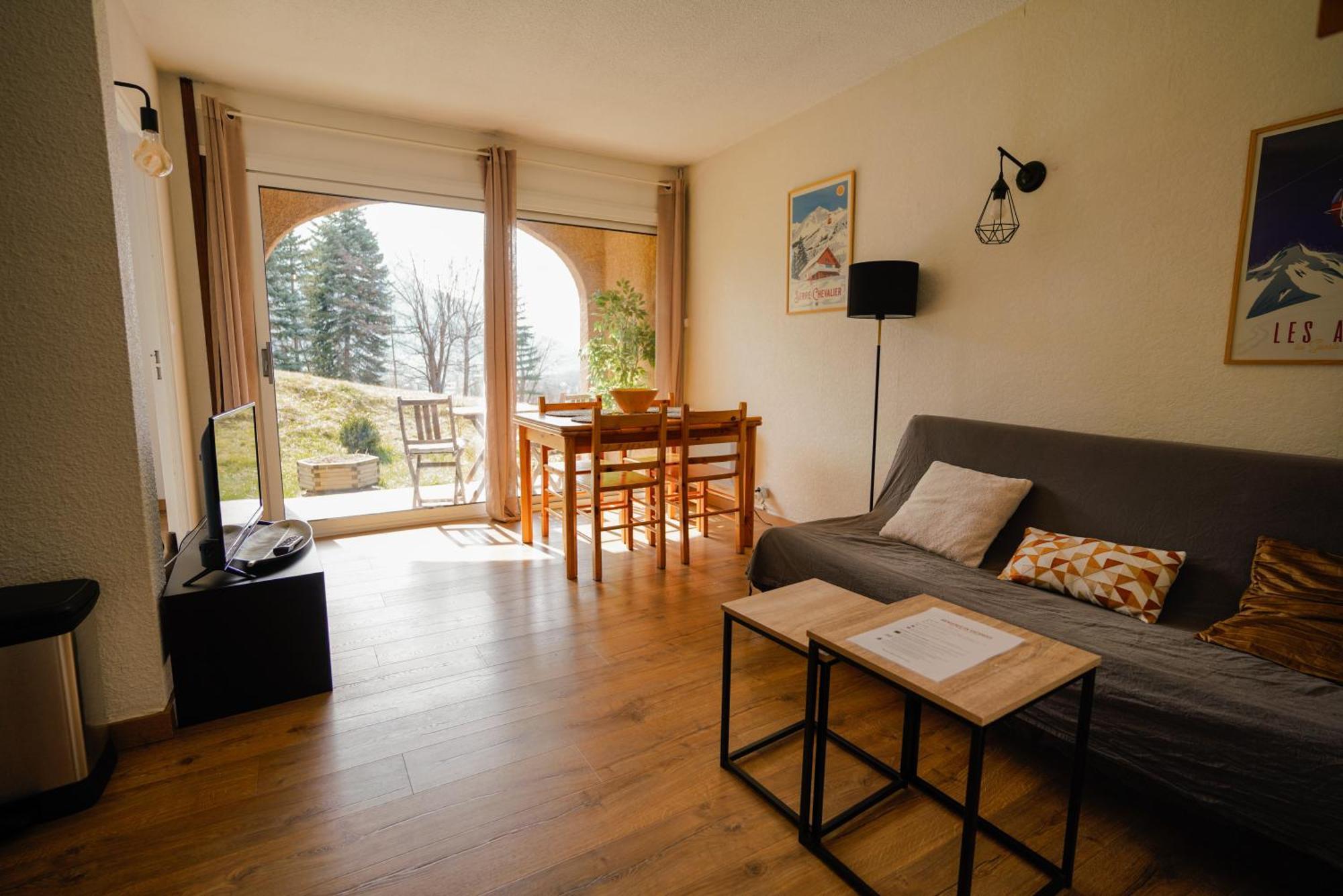 Tres Calme 2 Avec Parking Et Jardin Prive Sur Les Hauteurs De Apartment *