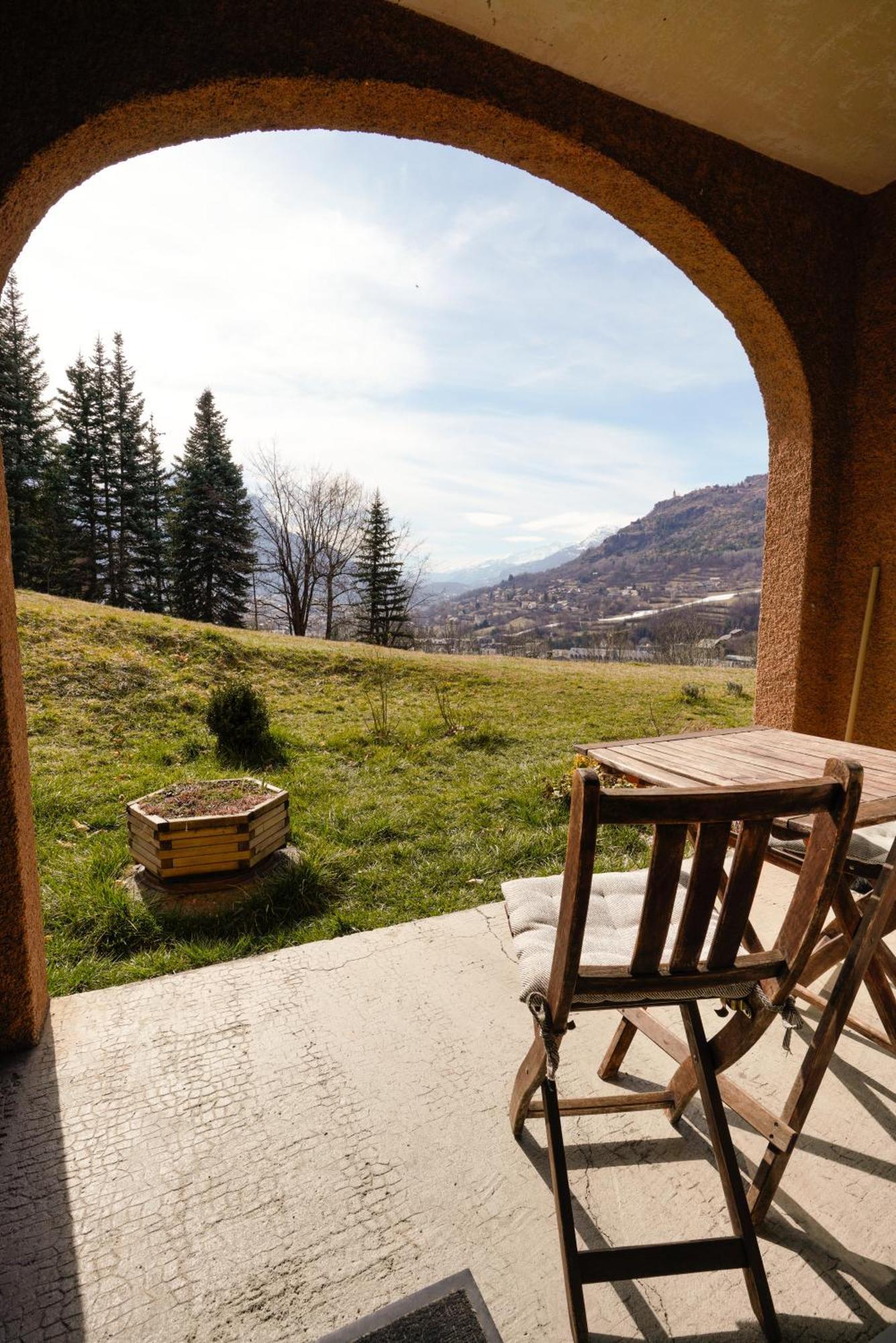 Apartment Tres Calme 2 Avec Parking Et Jardin Prive Sur Les Hauteurs De